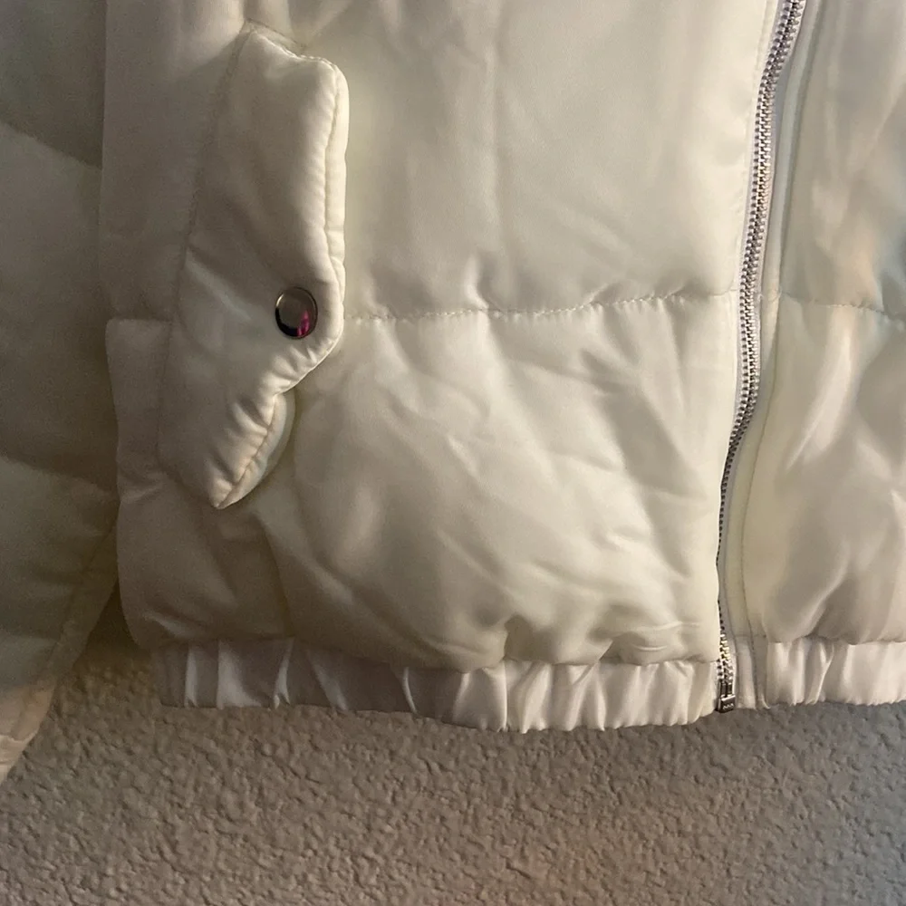 White  Puffer coat - Picture 3 of 11